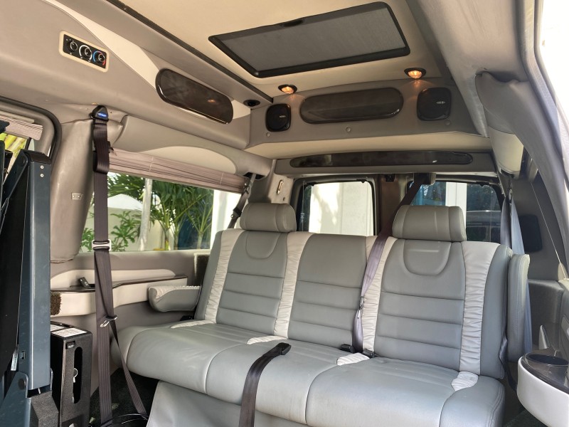 2013 GMC SAVANA HI TOP CONVERSION HANDICAP LIFT LOW MILES 24,857 in , 