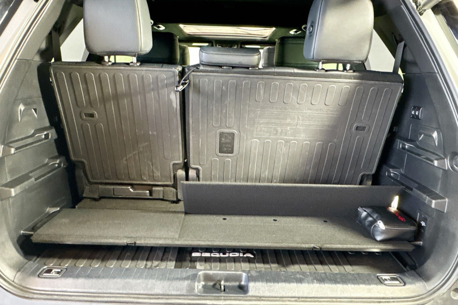 Used 2025 WHITE Toyota Platinum image 25