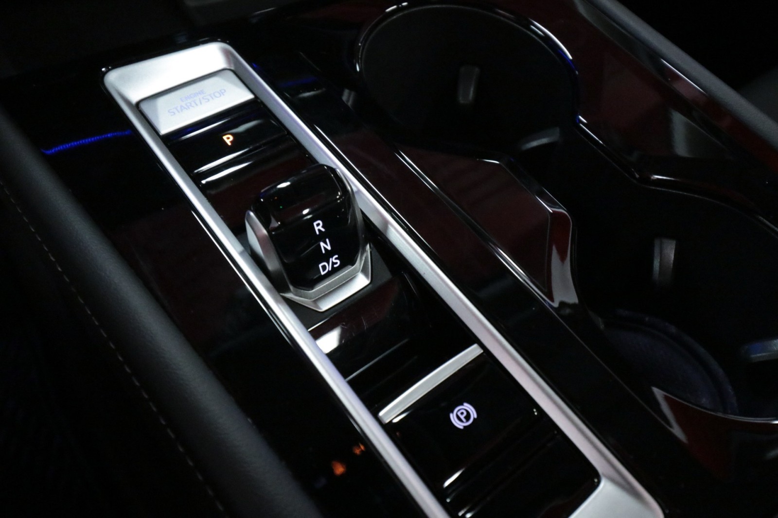 Used Car 2024 Volkswagen Atlas  2.0t Sel Premium R-line For Sale Under $40,000 In Austin, Texas