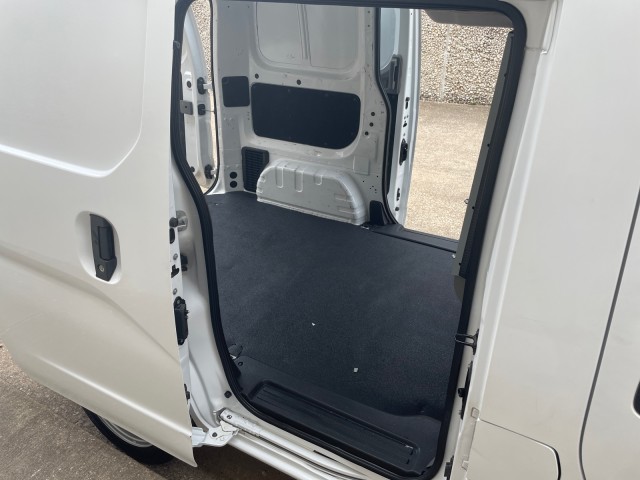 2017 Nissan NV200 Compact Cargo S 21