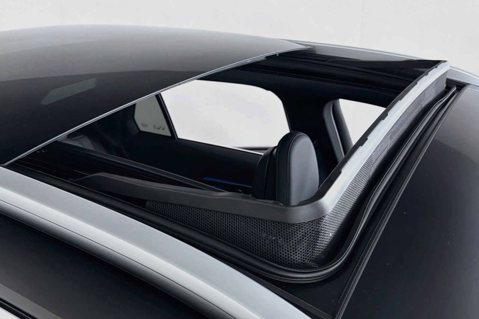 New 2026 Black Mercedes-Benz GLC 300 SUV image 21