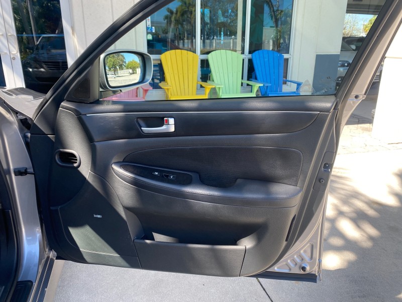 2012 Hyundai Genesis 3.8L SUNROOF PREM PKG in , 