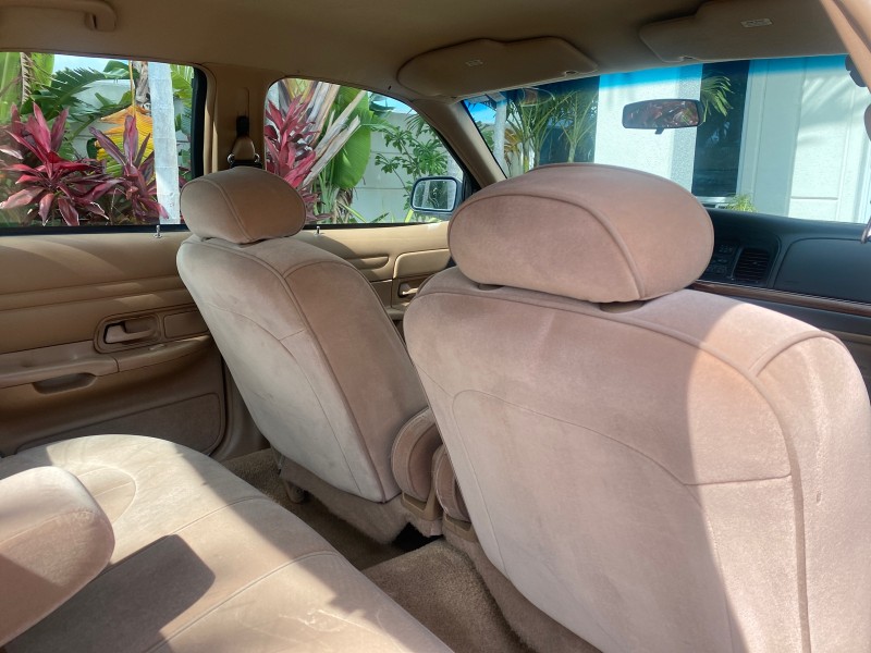 1995 Ford Crown Victoria LOW MILES 43,331 in , 