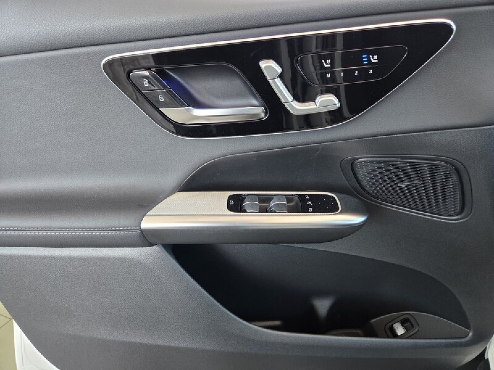 New 2027 Polar White Mercedes-Benz GLC 300 SUV image 20