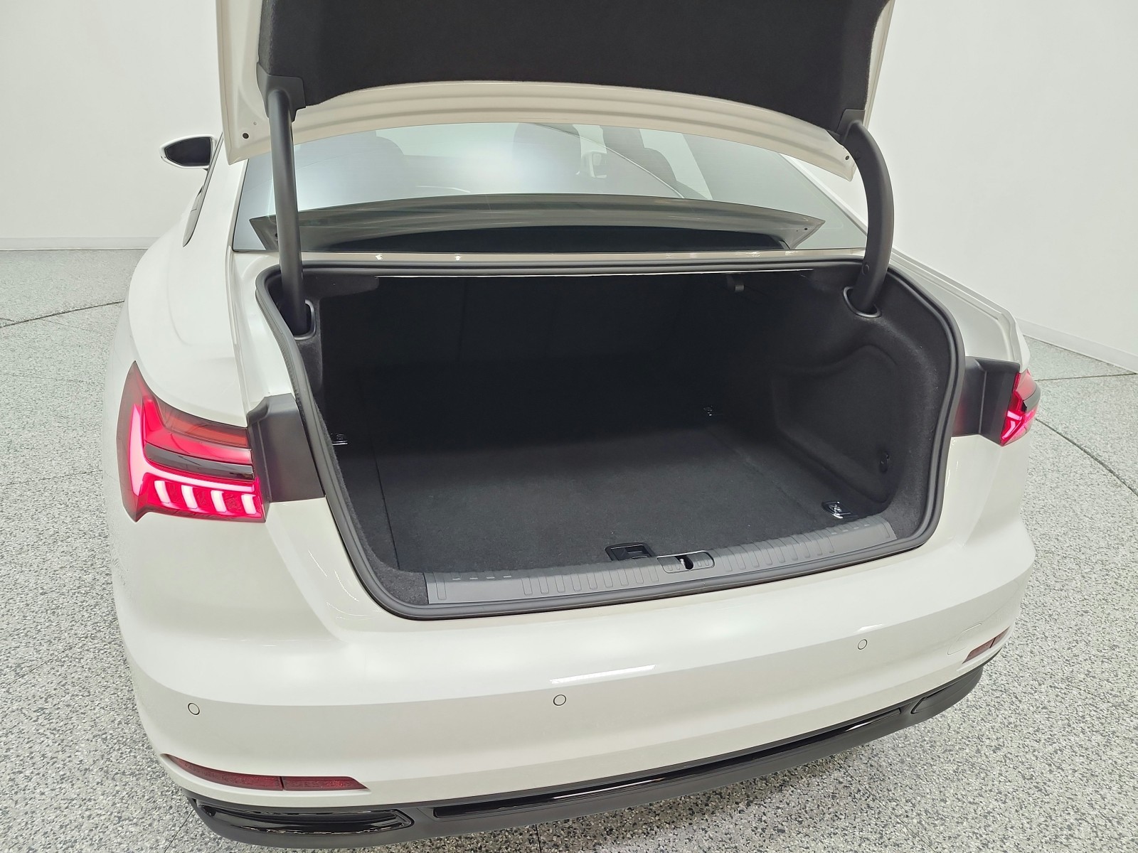 Used 2023 Ibis White Audi Premium Plus image 21