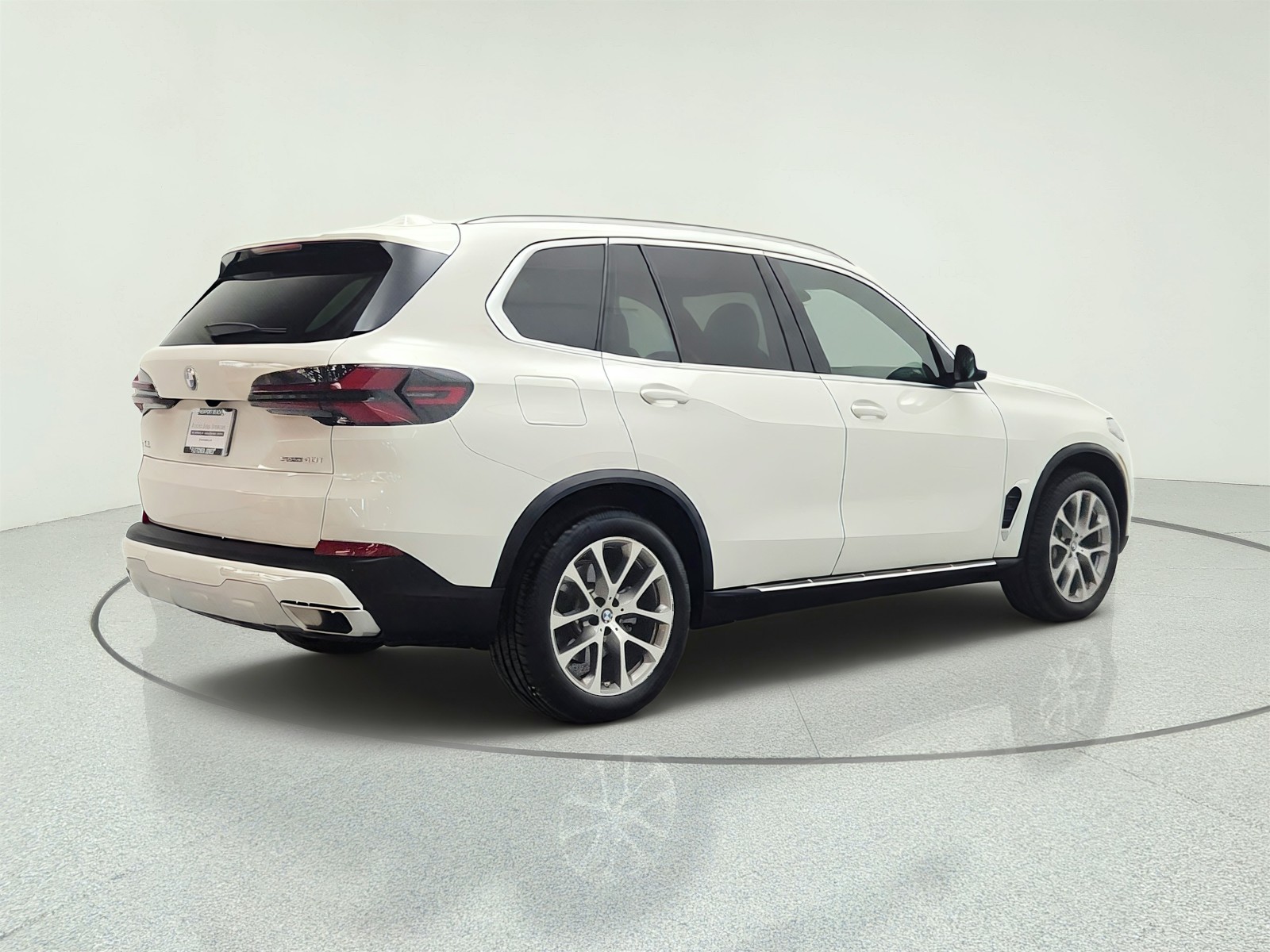 Used 2024 Alpine White BMW sDrive40i Sports Activity Vehicle image 5