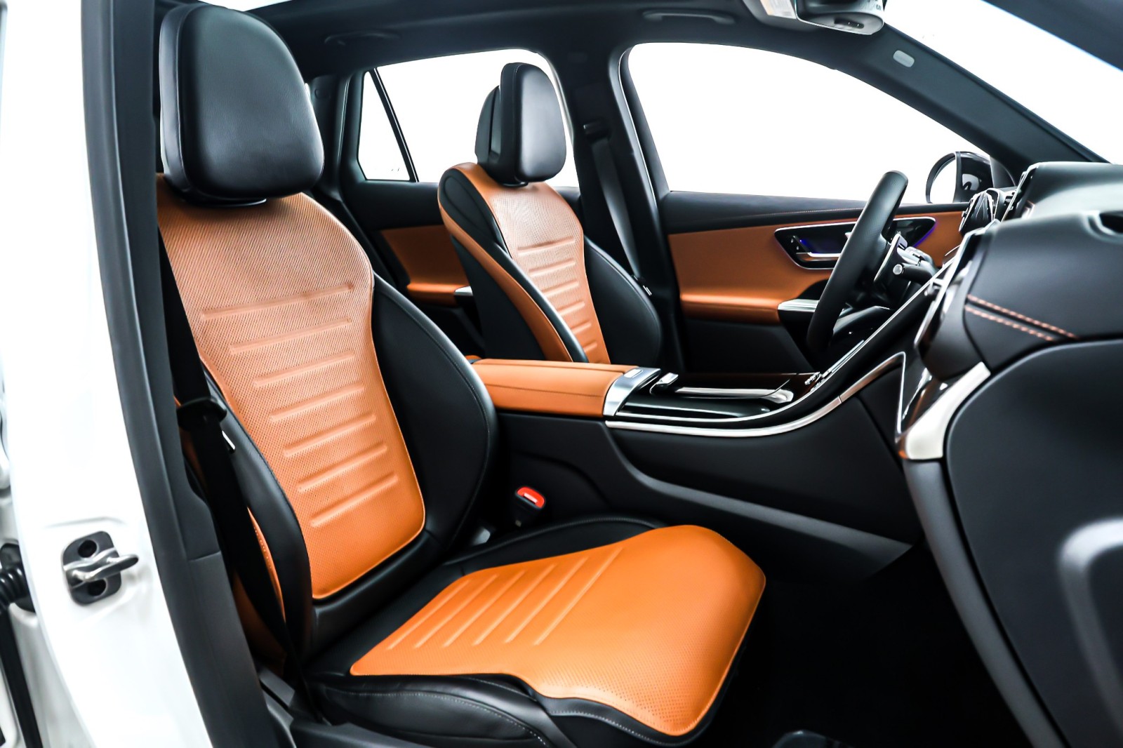 New 2026 Polar White Mercedes-Benz AMG® GLC 43 image 7