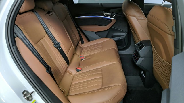 2019 Audi e-tron Prestige 26
