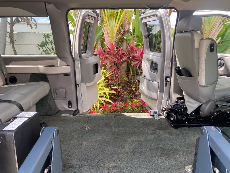 2013 GMC SAVANA HI TOP CONVERSION HANDICAP LIFT LOW MILES 24,857 in , 