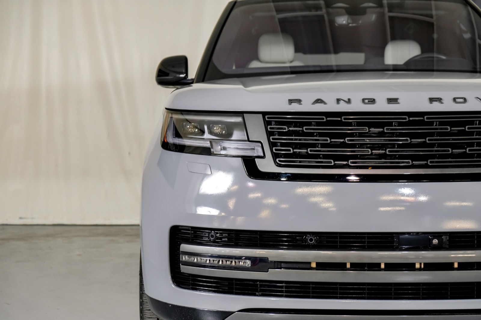 2023 Land Rover Range Rover SE 38