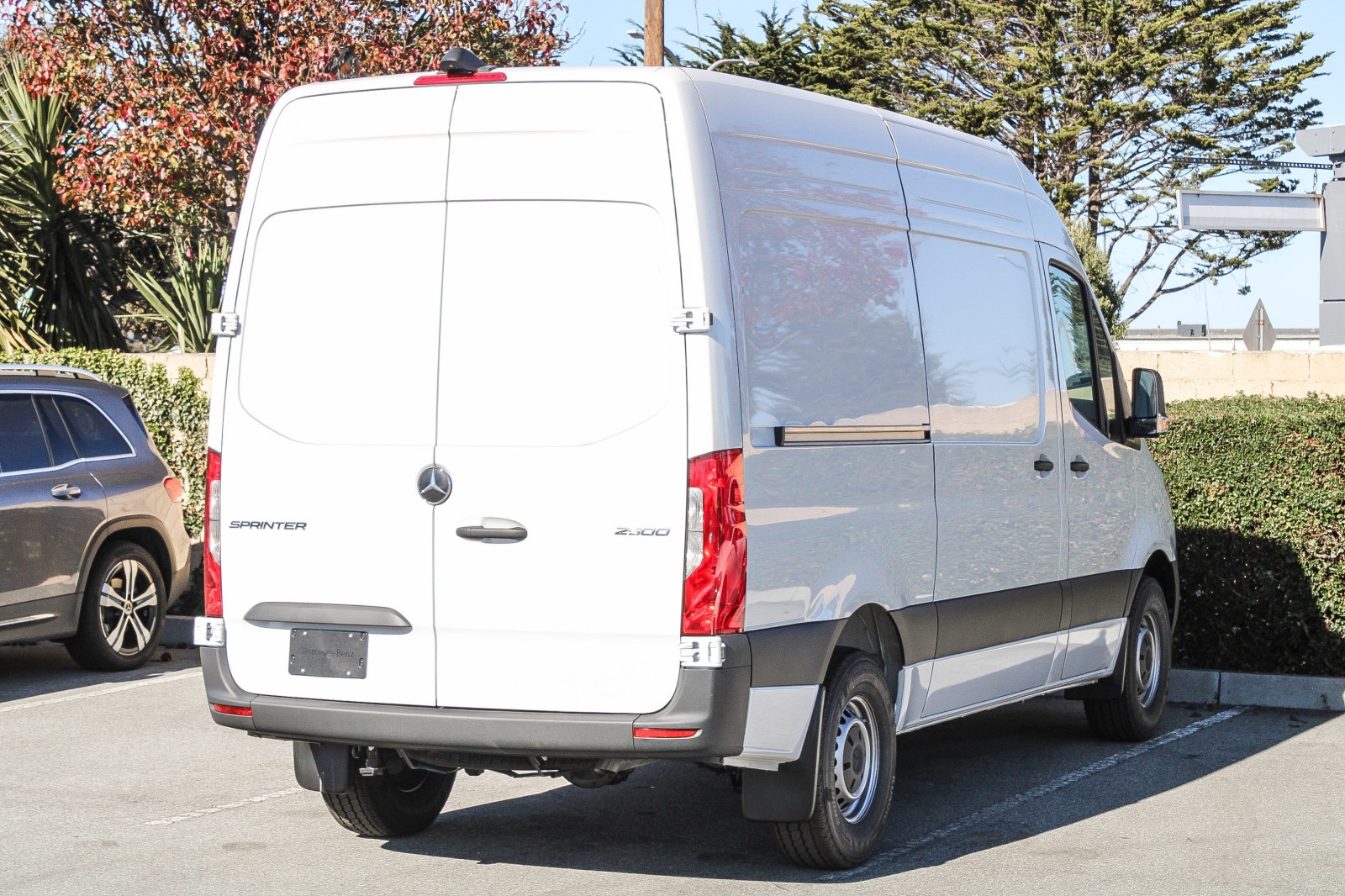 Sprinter Cargo Van 2500 w/144-Inch Wheelbase