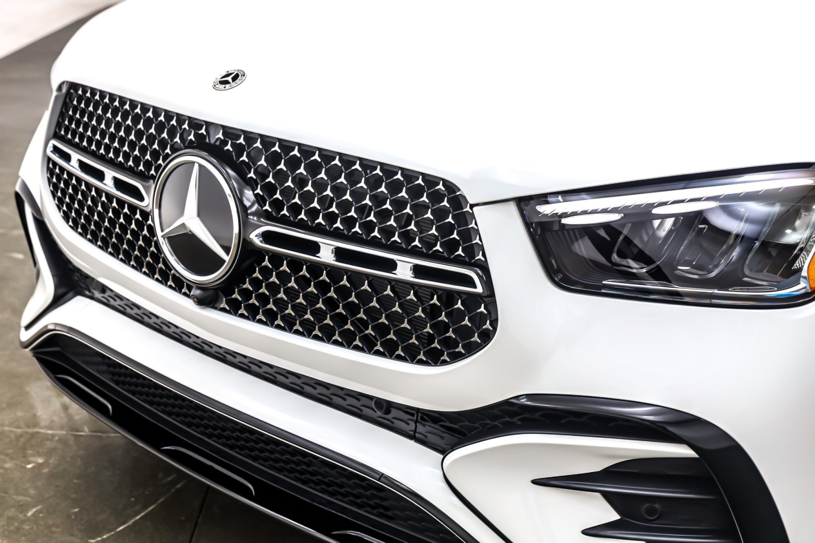 New 2026 Polar White Mercedes-Benz GLE 450 image 13