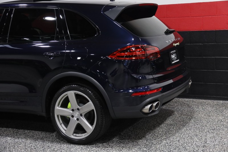 2016 Porsche Cayenne S E-Hybrid 4dr Suv in ,