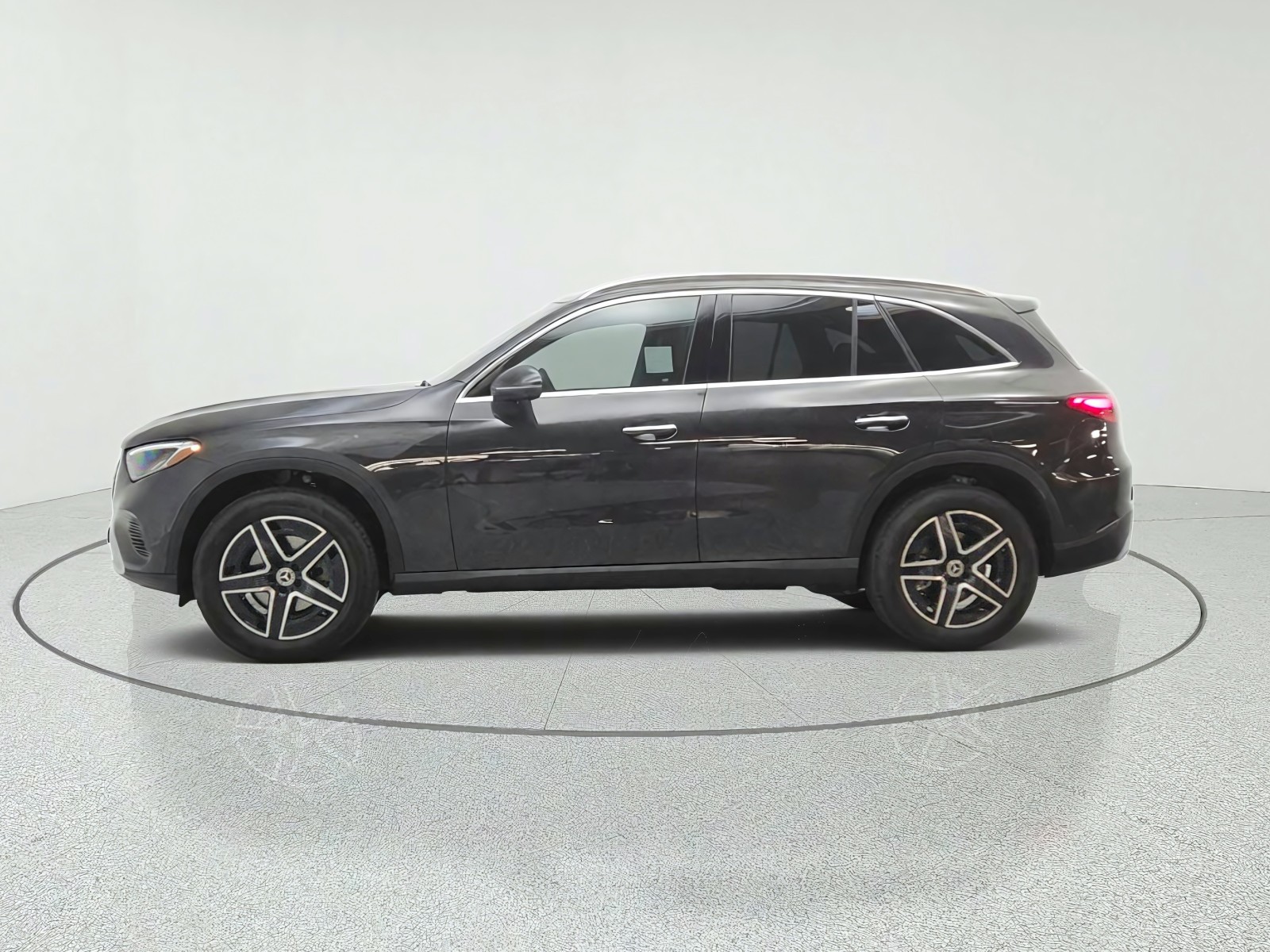 New 2026 Graphite Grey Metallic Mercedes-Benz GLC 300 SUV image 8