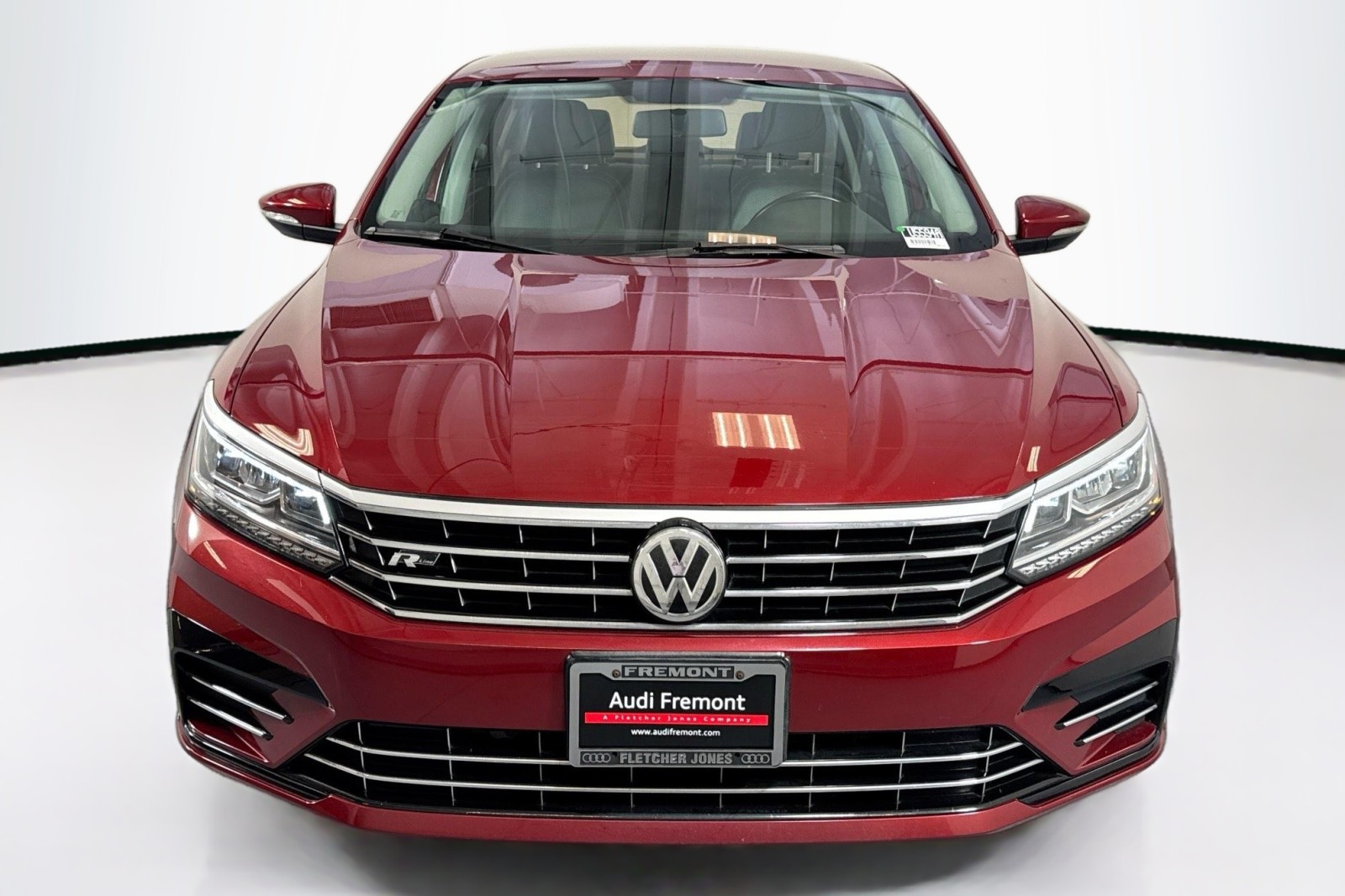 Used 2017 Fortana Red Volkswagen R-Line w/Comfort Pkg image 2