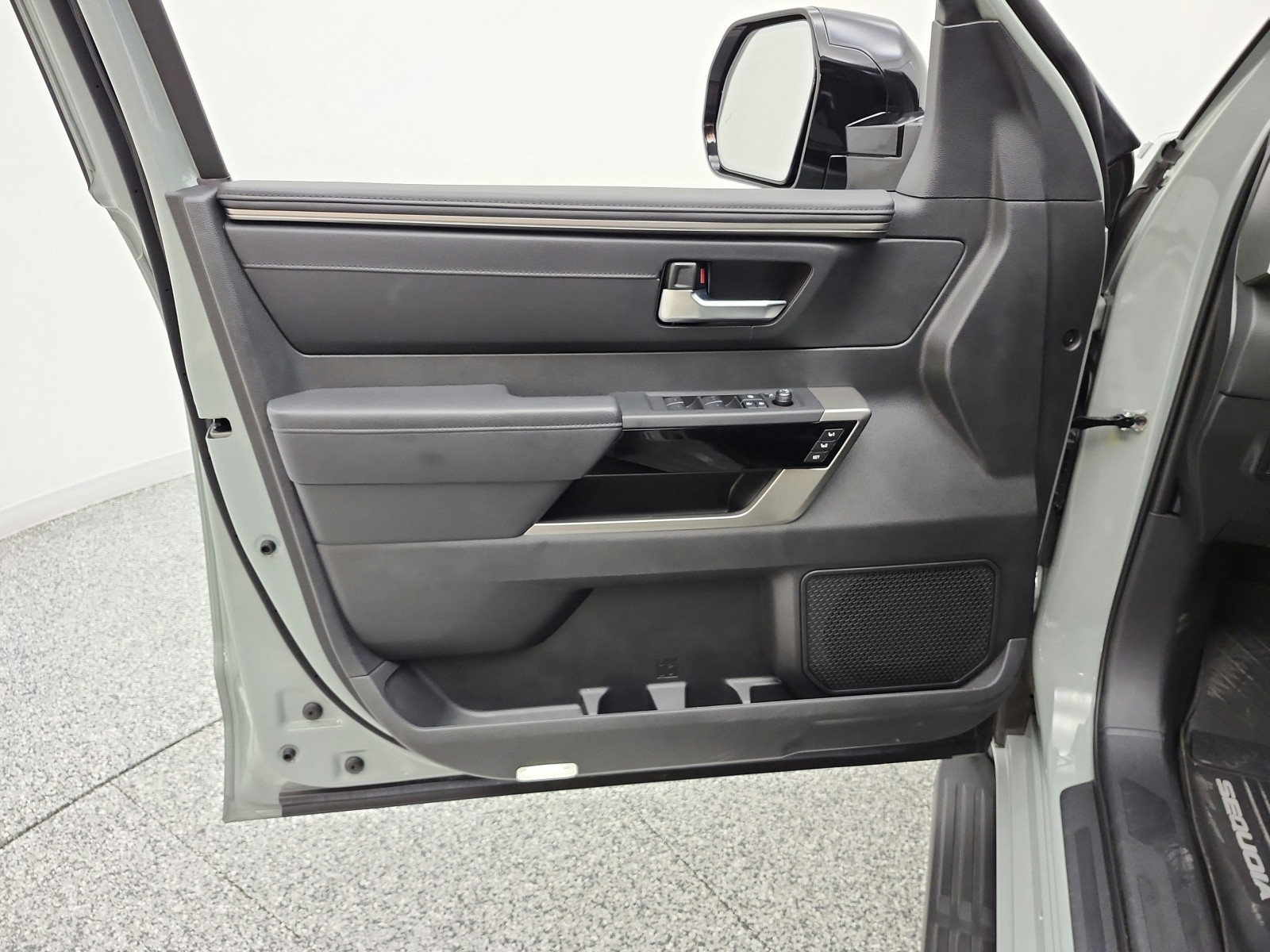 Used 2025 Lunar Rock Toyota Limited image 12