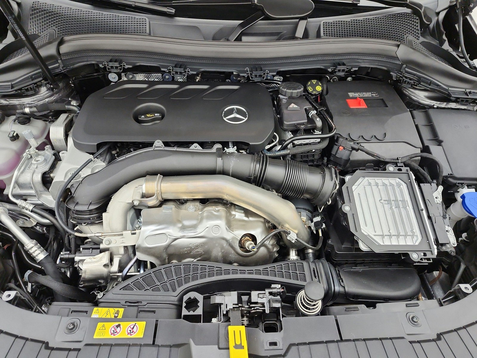 New 2026 Mountain Grey Metallic Mercedes-Benz GLA 250 SUV image 12