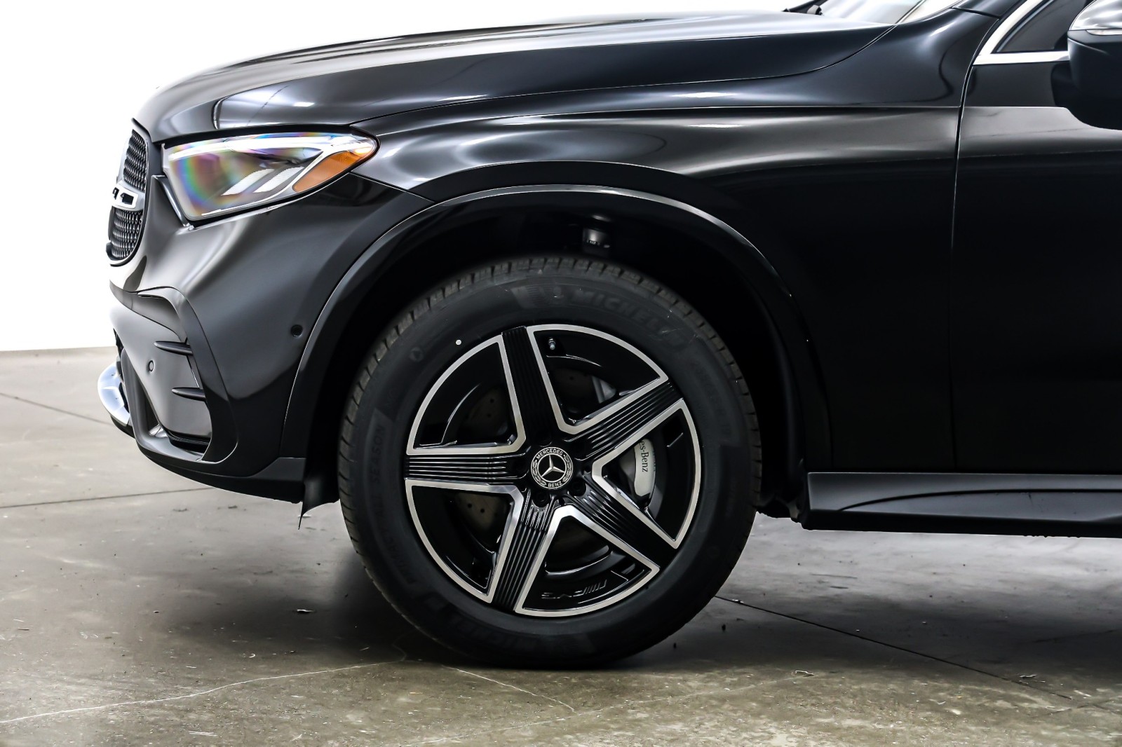 New 2026 Black Mercedes-Benz GLC 300 image 10