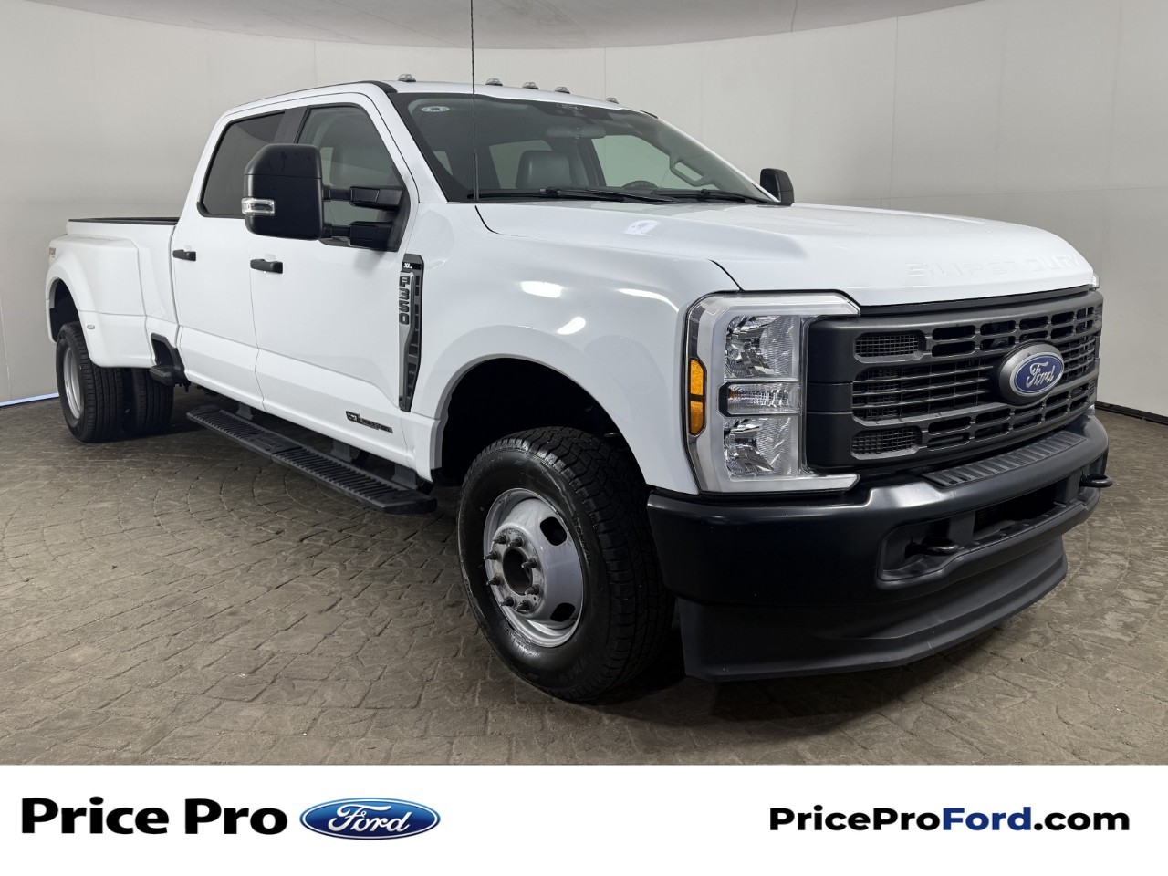 Oxford White 2024 Ford F-350 Super Duty Pickup Truck Four-Wheel Drive Automatic