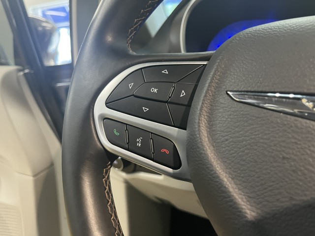 2018 Chrysler Pacifica Touring L 32
