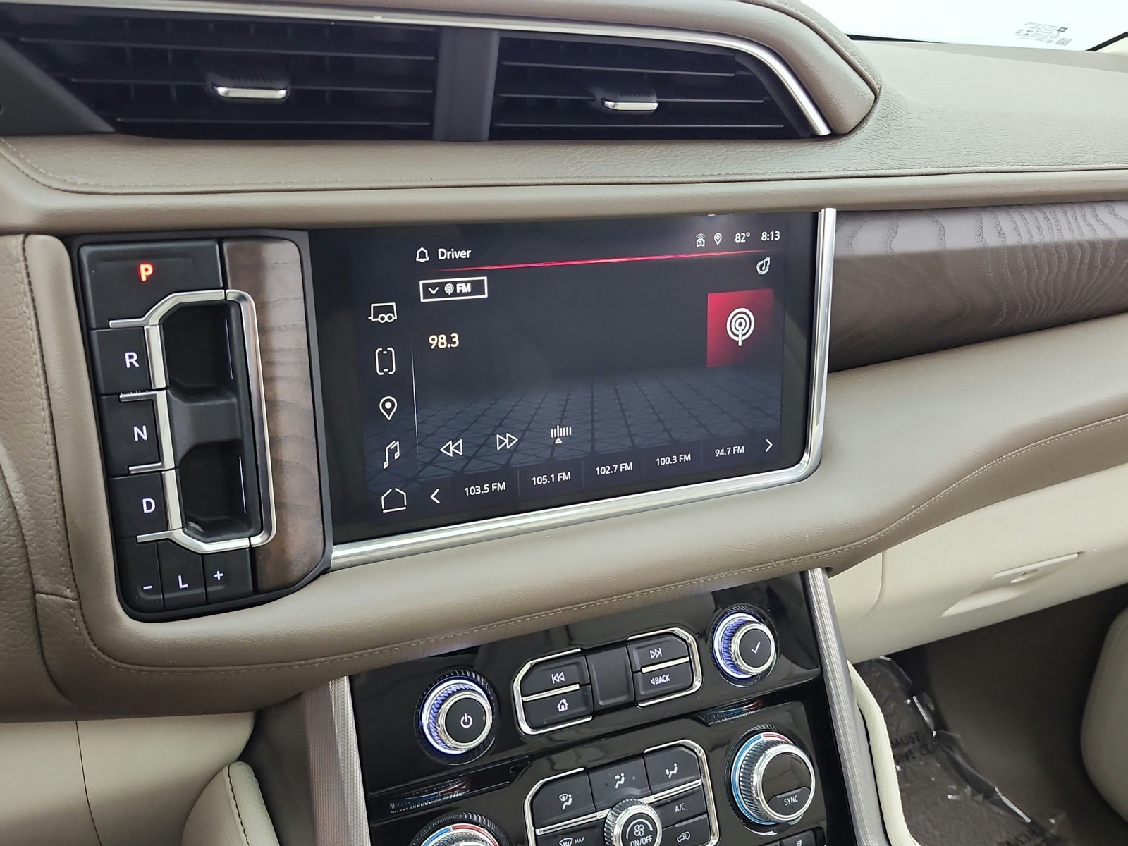 Used 2022 White Frost Tricoat GMC 2WD 4dr Denali image 10