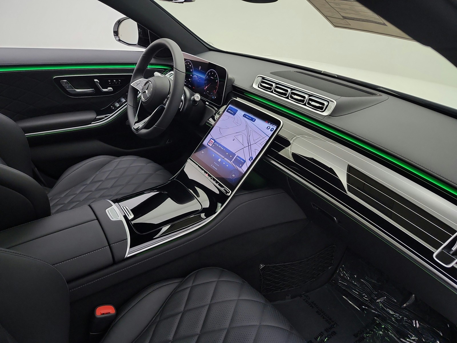 New 2026 MANUFAKTUR Moonlight White Metallic Mercedes-Benz S 500 image 13