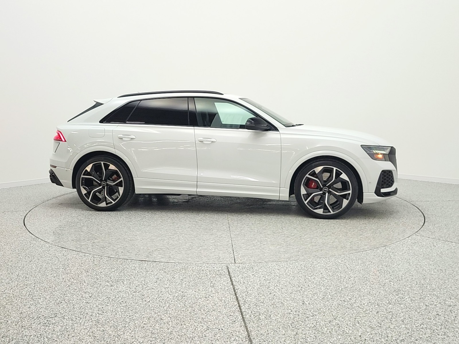 Used 2024 Glacier White Metallic Audi 4.0 TFSI quattro image 4