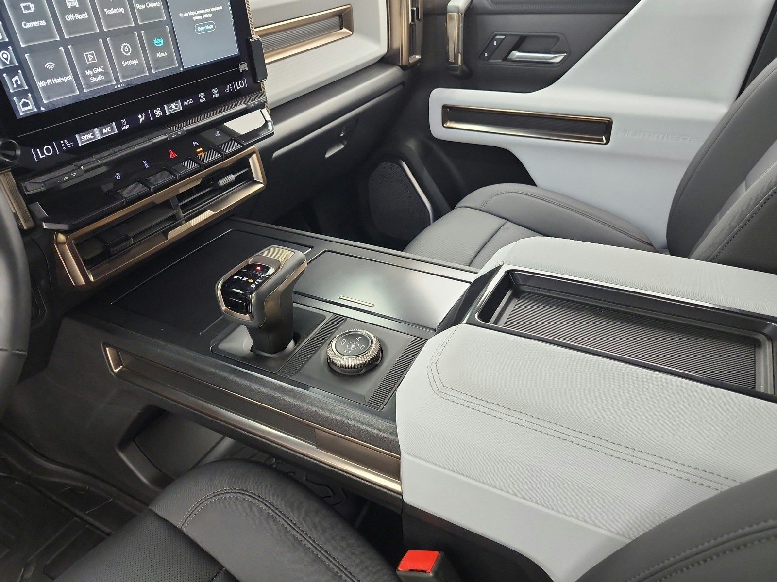 Used 2024 Void Black GMC e4WD 4dr 2X image 12