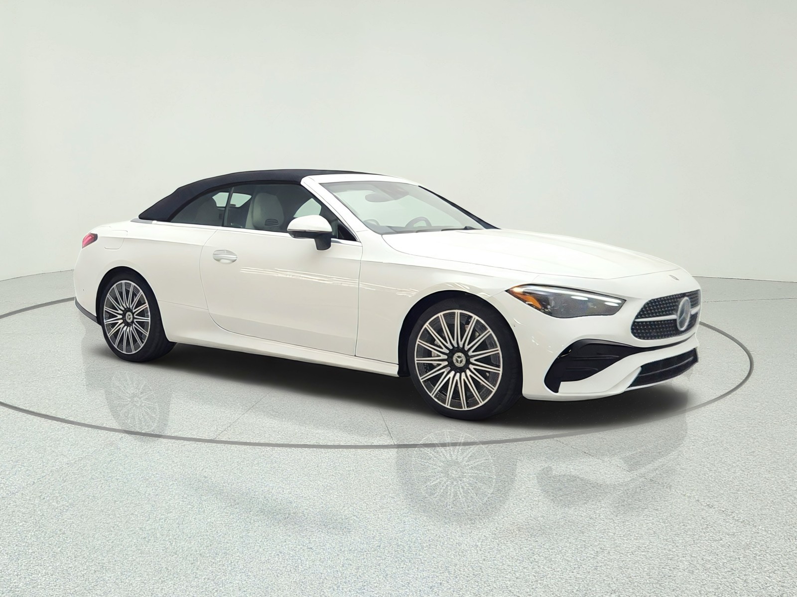 New 2027 MANUFAKTUR Moonlight White Metallic Mercedes-Benz CLE 450 4MATIC® Cabriolet image 3