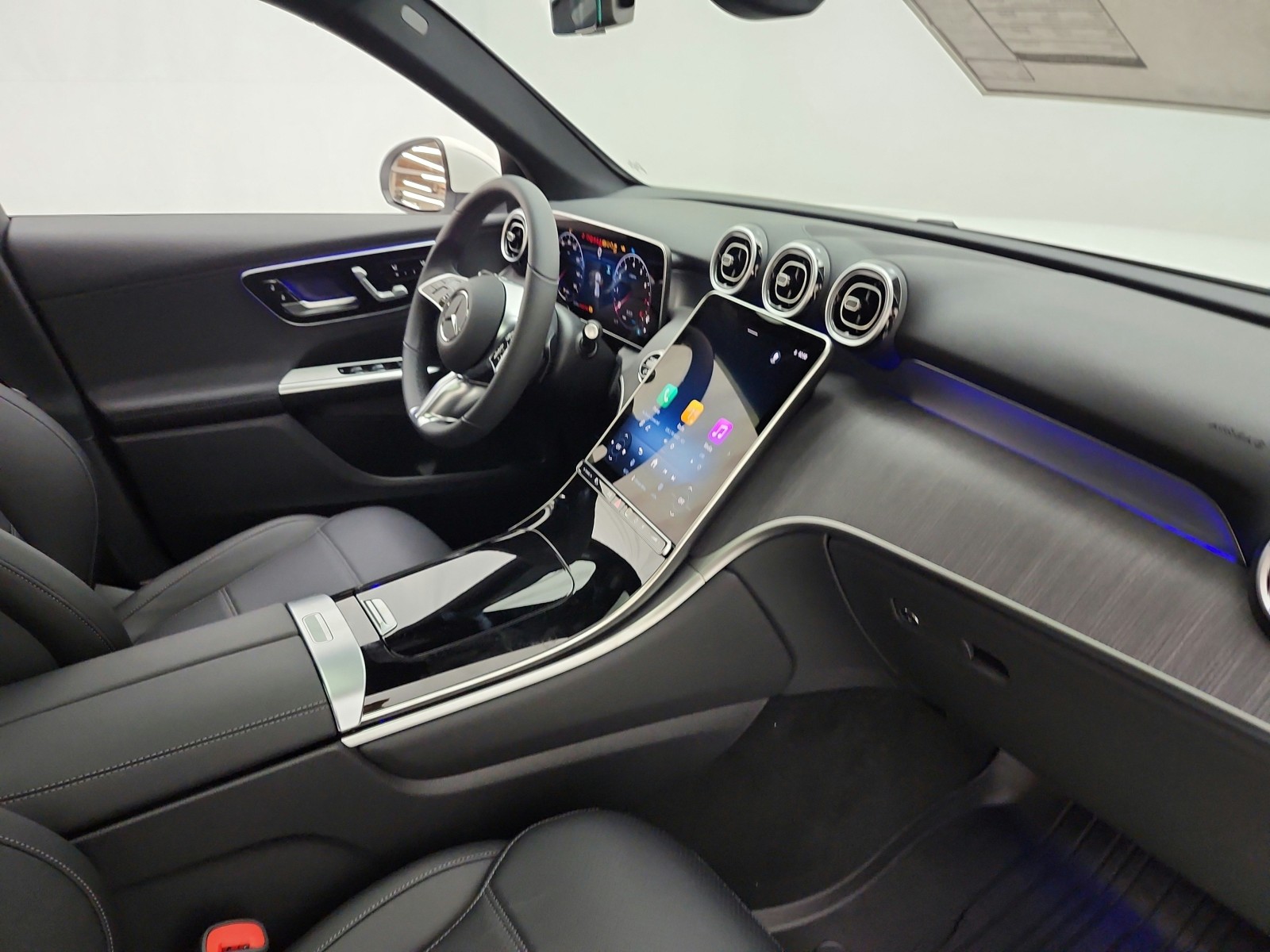 New 2027 Polar White Mercedes-Benz GLC 300 SUV image 15