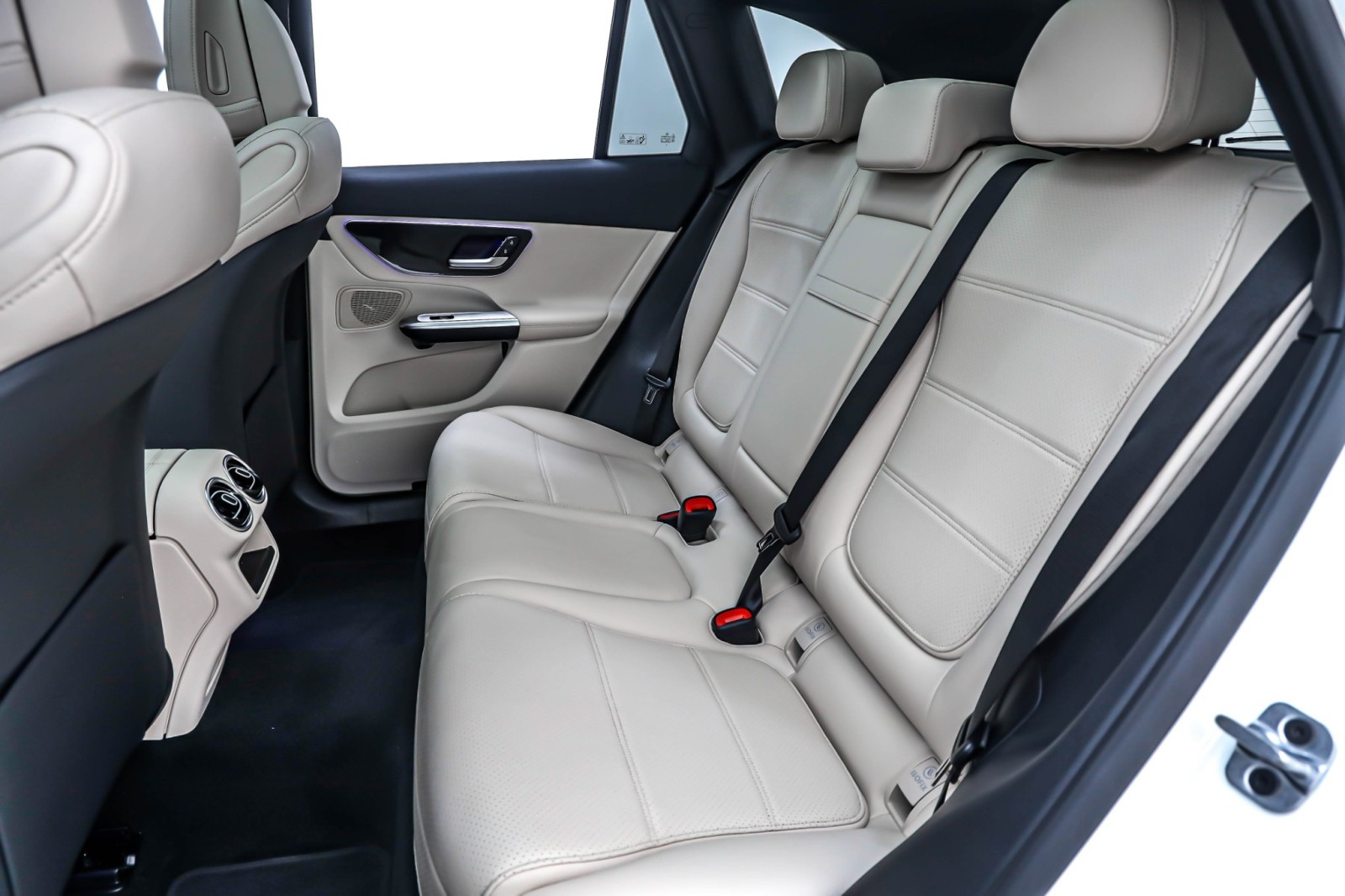 New 2026 Polar White Mercedes-Benz GLC 300 image 8