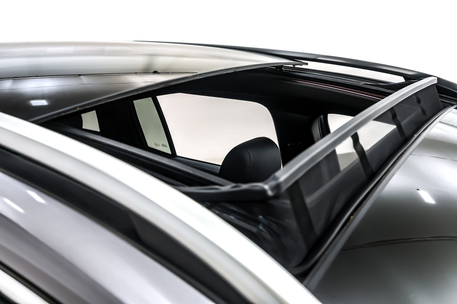 Used 2022 Mountain Grey Metallic Mercedes-Benz GLB 250 SUV image 23