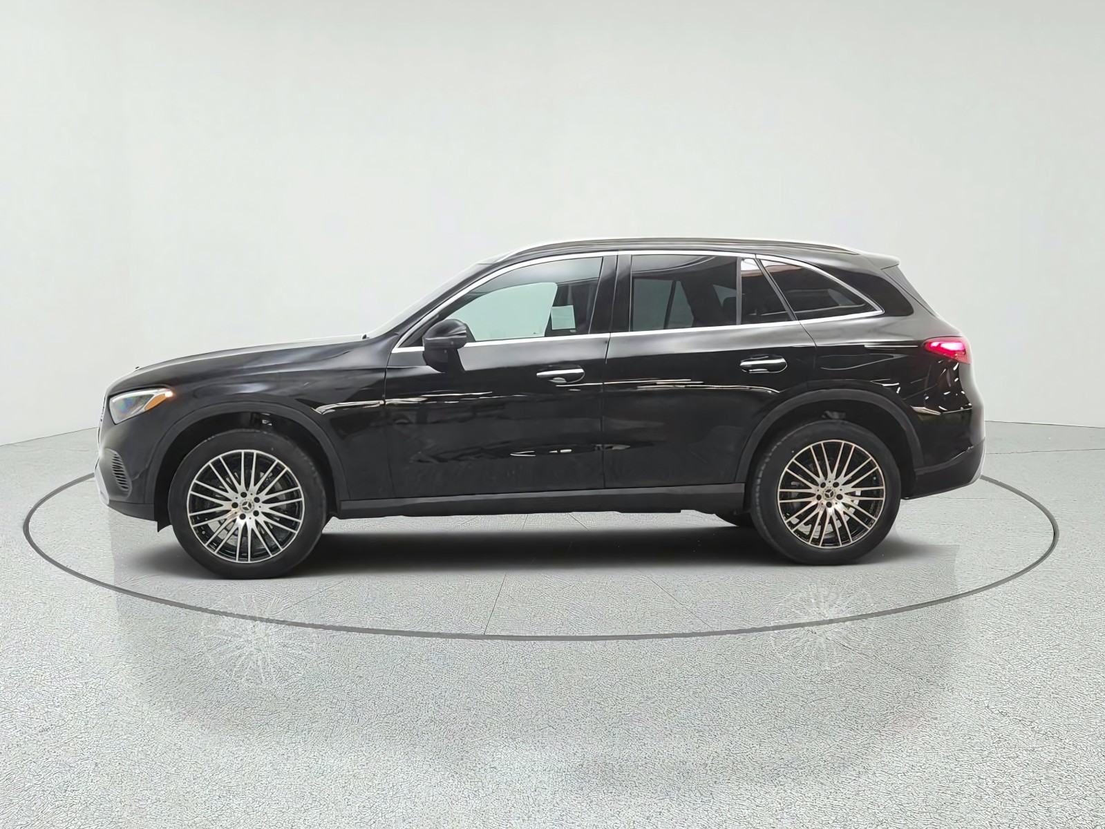 New 2027 Black Mercedes-Benz GLC 300 SUV image 8