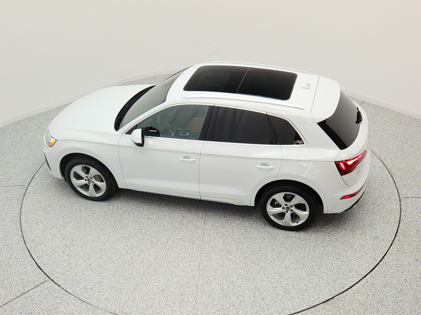Used 2021 Glacier White Metallic Audi Premium Plus 45 TFSI quattro image 27