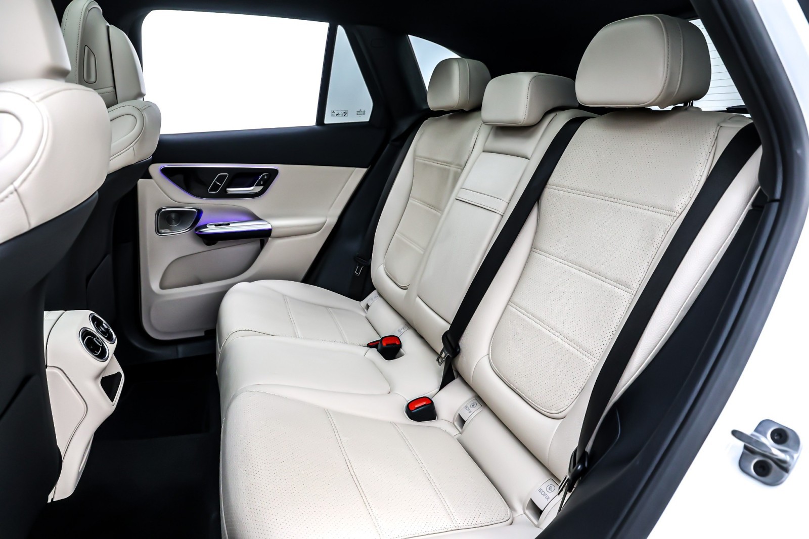 New 2026 Polar White Mercedes-Benz GLC 300 image 8