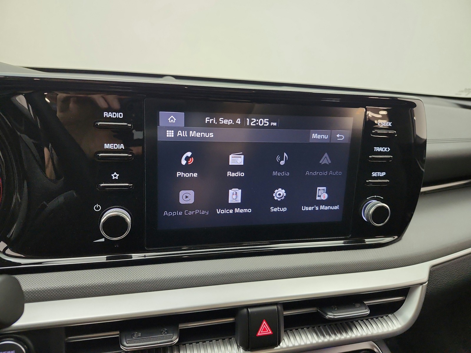 Used 2022 Glacial White Pearl Kia LXS Auto FWD image 9