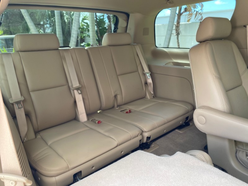 2010 Cadillac Escalade SUNROOF NAV Premium LOW MILES 66,933 in ,