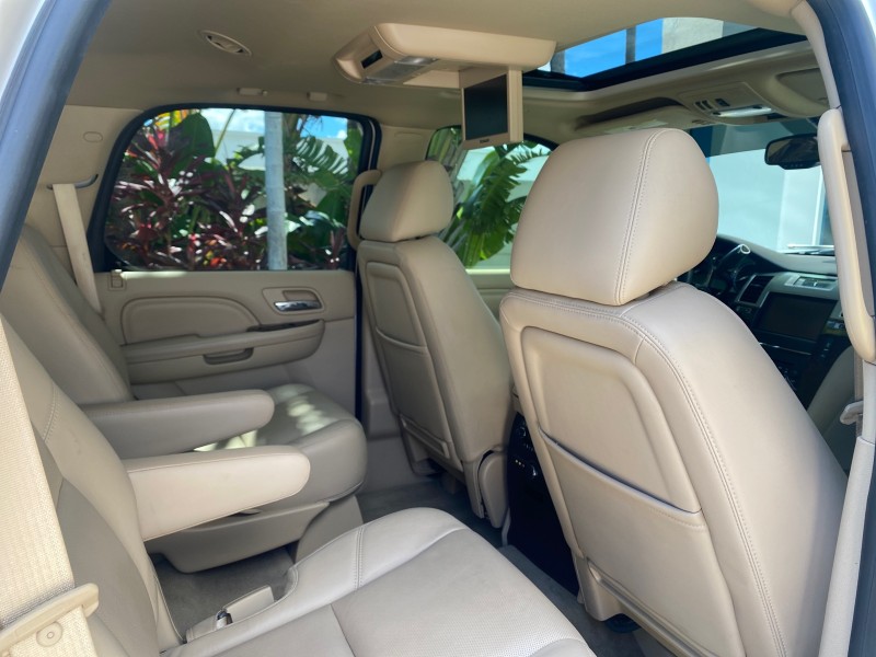 2013 Cadillac Escalade Luxury 1 OWNER LOW MILES 70,251 in ,