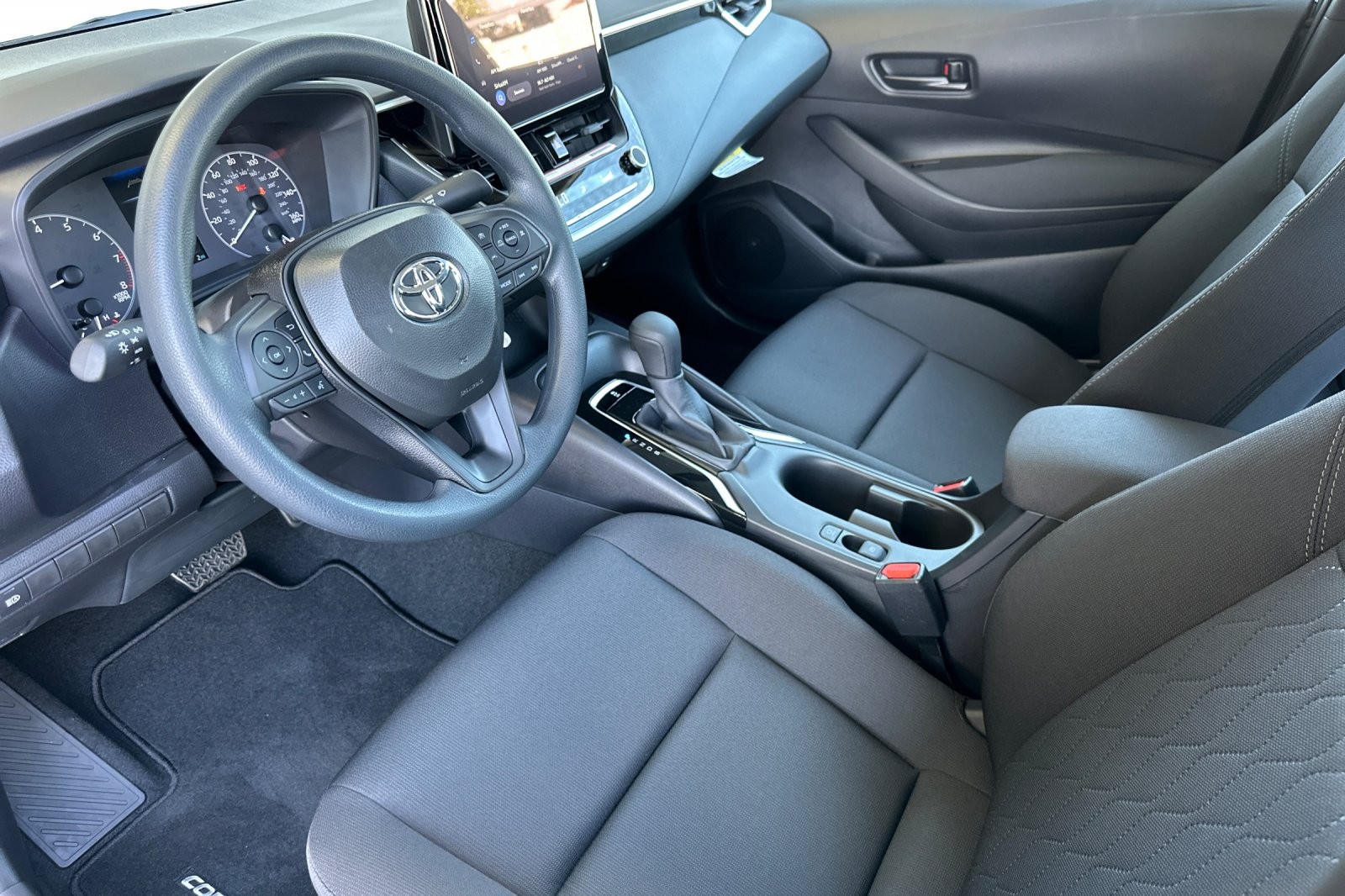 2025 Toyota Corolla LE photo 9