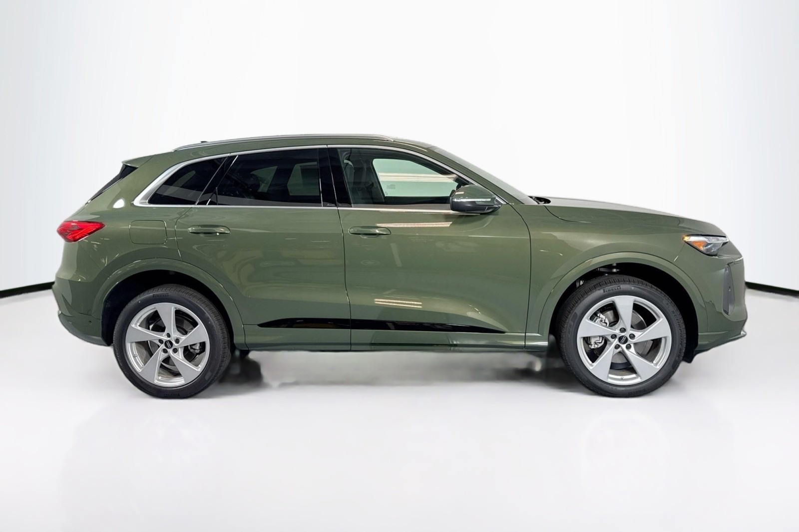 New 2025 District Green Metallic Audi Premium Plus 2.0 TFSI quattro image 4