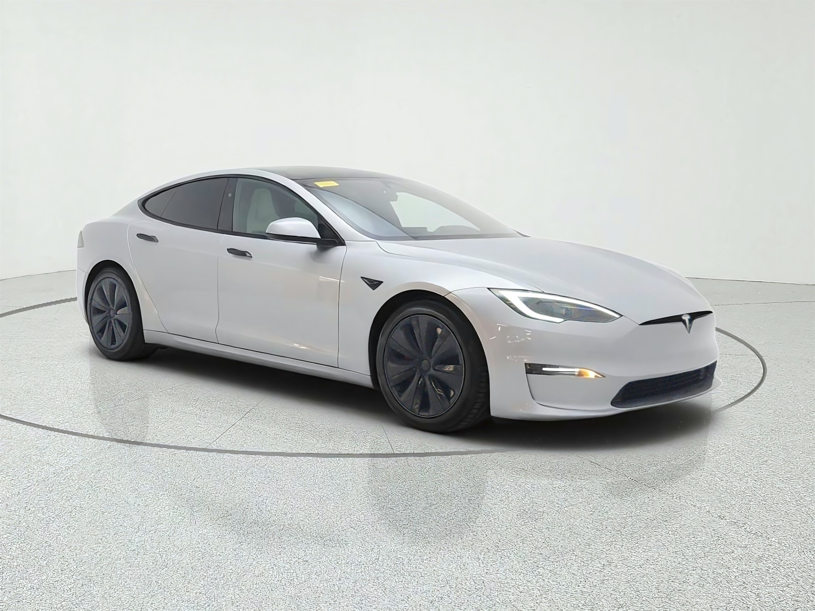 Used 2025 Lunar Silver Tesla Plaid image 3