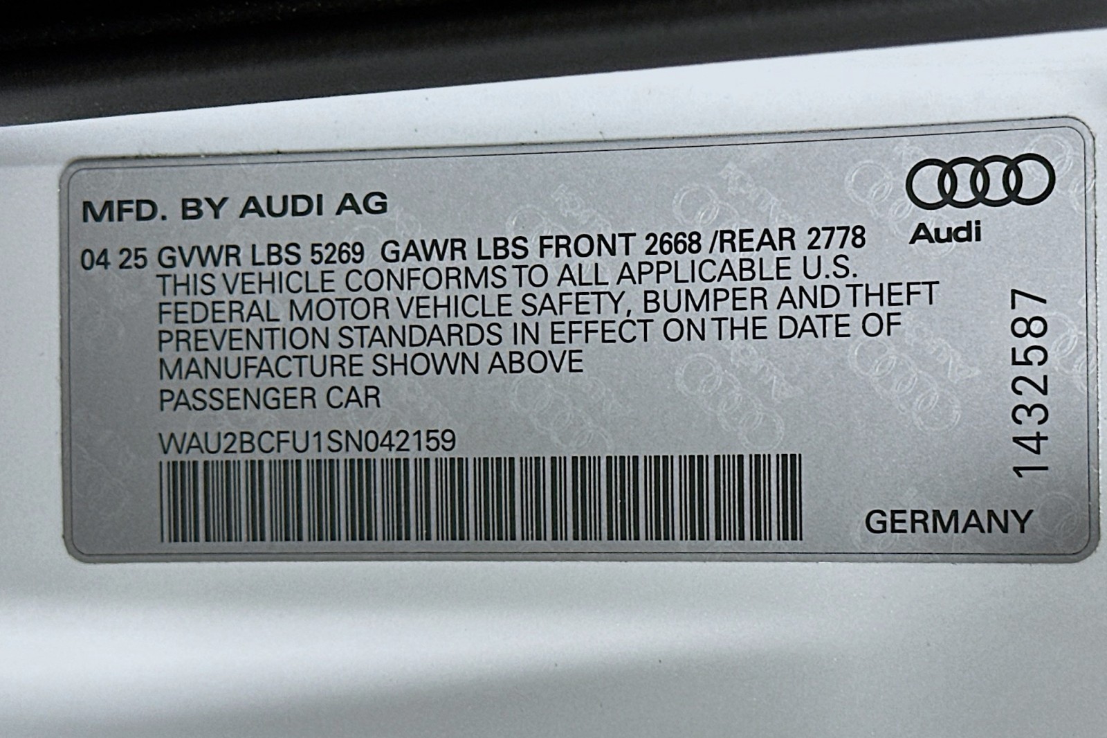 Used 2025 Glacier White Metallic Audi Premium Plus image 24