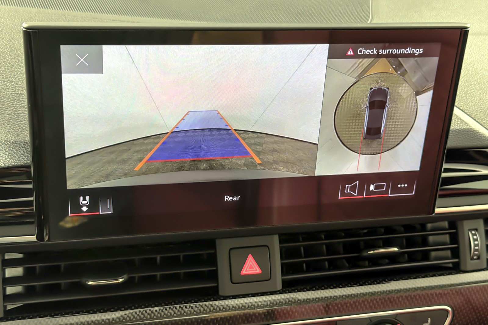 Used 2023 Daytona Gray Pearl Effect Audi Premium Plus 3.0 TFSI quattro image 18