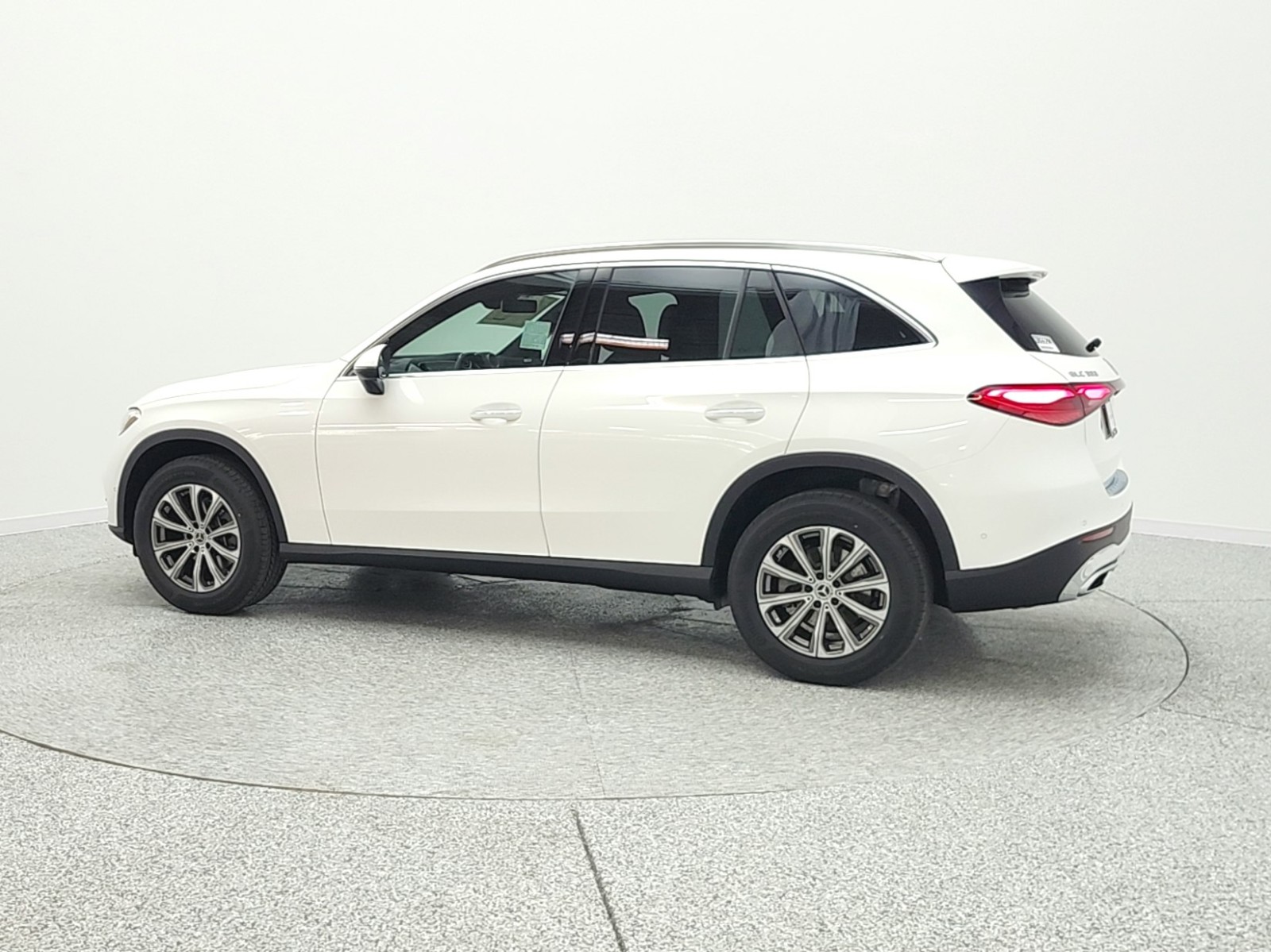 New 2026 Polar White Mercedes-Benz GLC 300 image 8