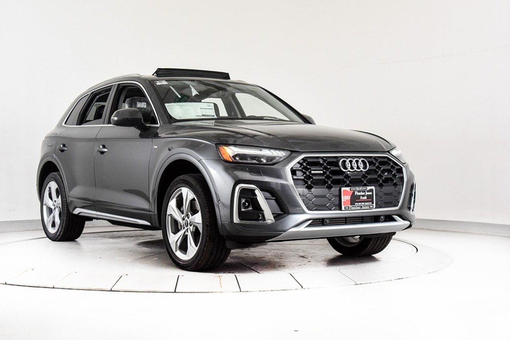 New 2024 Audi Q5 S line Prestige 45 TFSI quattro SUV in 1523 W North