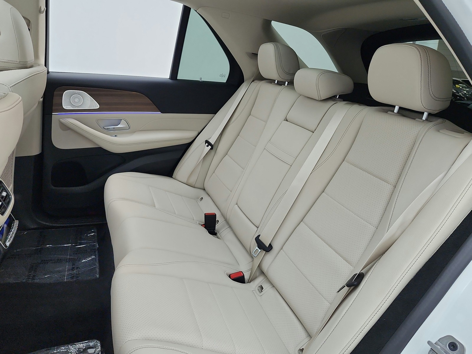 Used 2025 Polar White Mercedes-Benz GLE 450e 4MATIC® SUV image 16