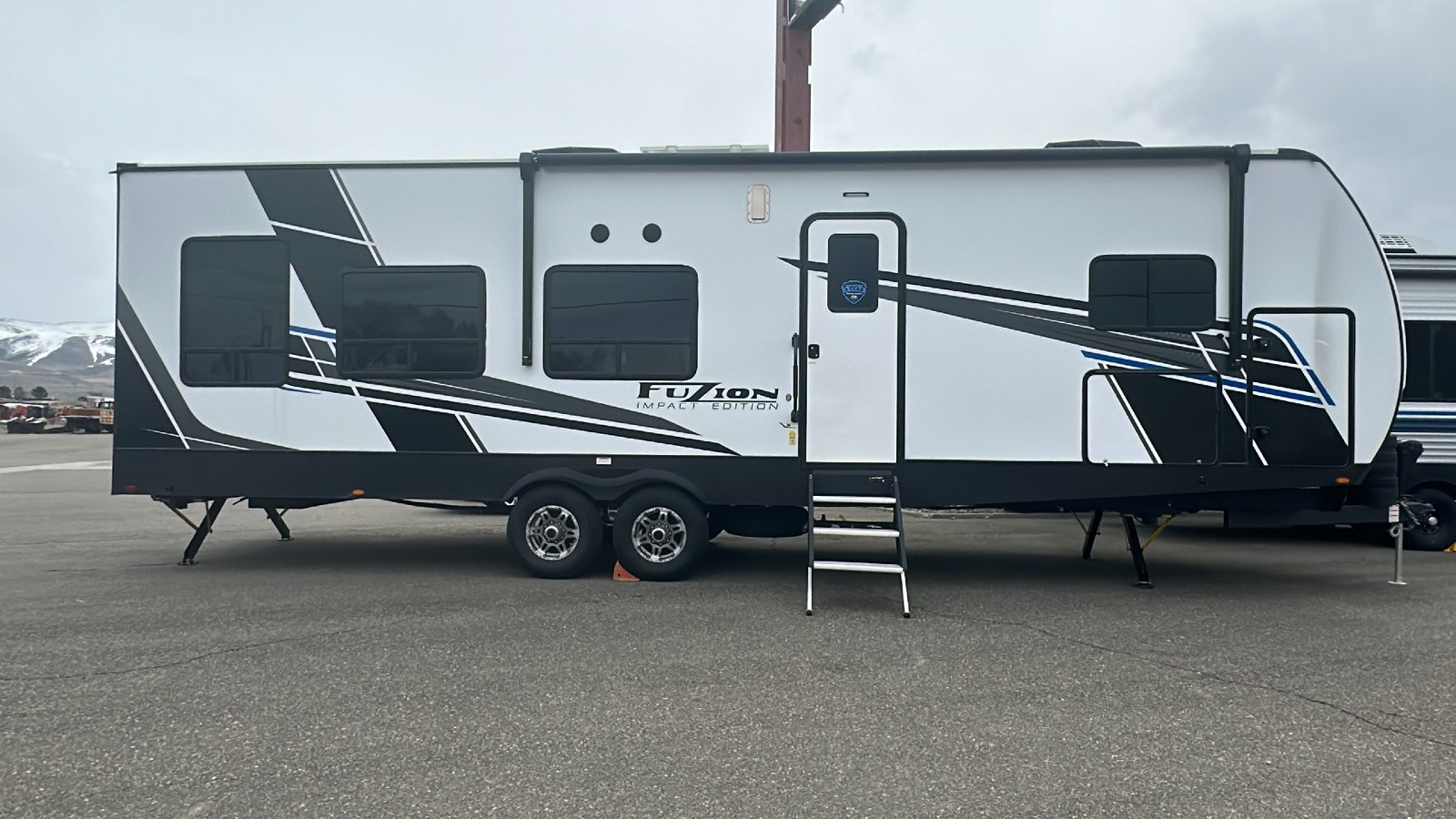 2024 Keystone Impact 32V - Travel Trailer  4