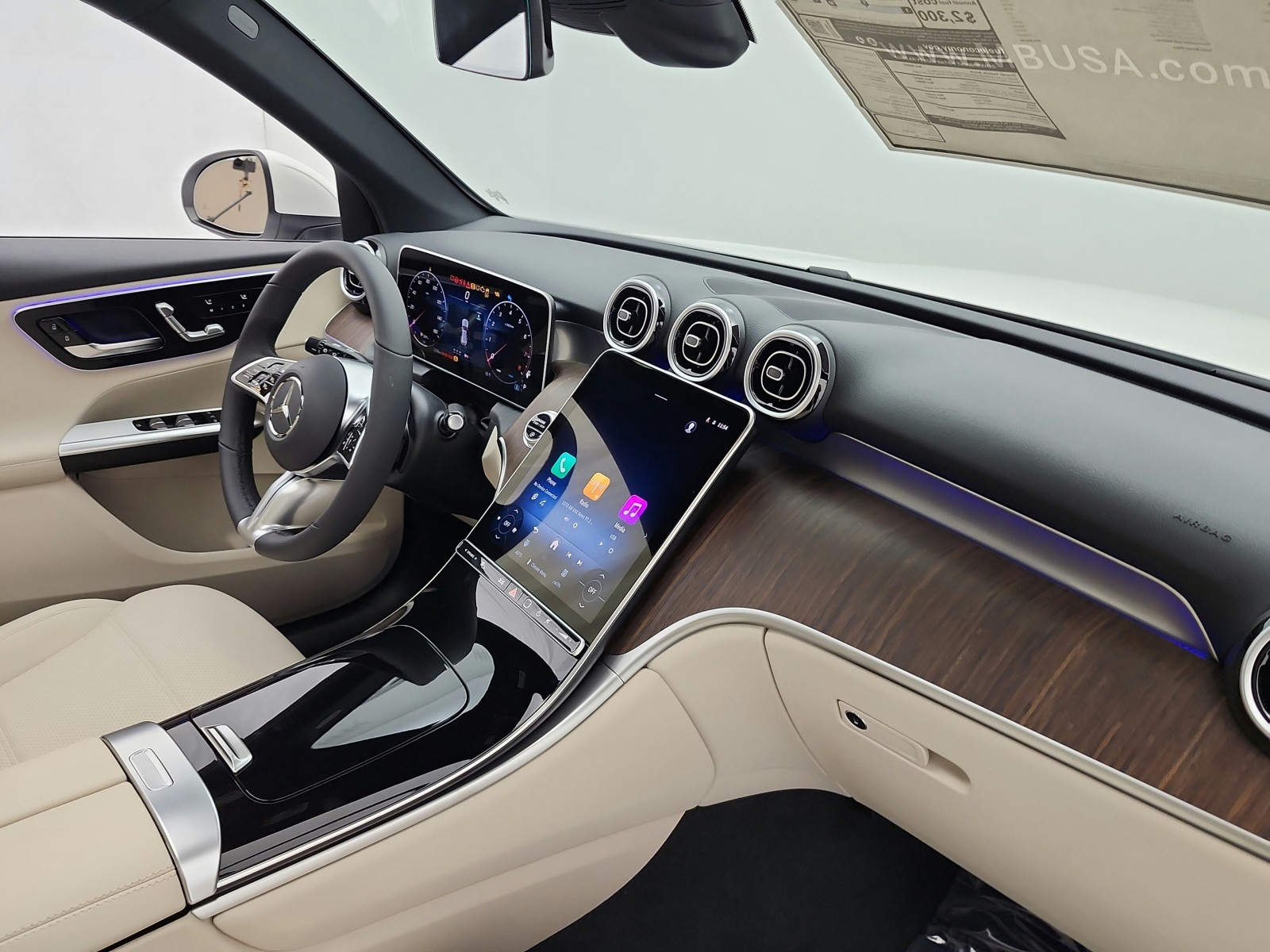 New 2026 Polar White Mercedes-Benz GLC 300 image 15