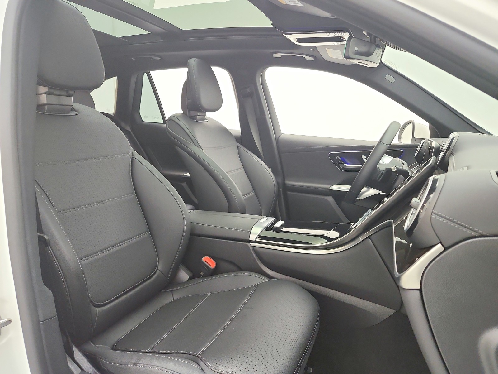 Certified Used 2025 Polar White Mercedes-Benz GLC 300 SUV image 28