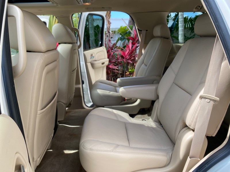 2010 Cadillac Escalade SUNROOF NAV Premium LOW MILES 66,933 in ,